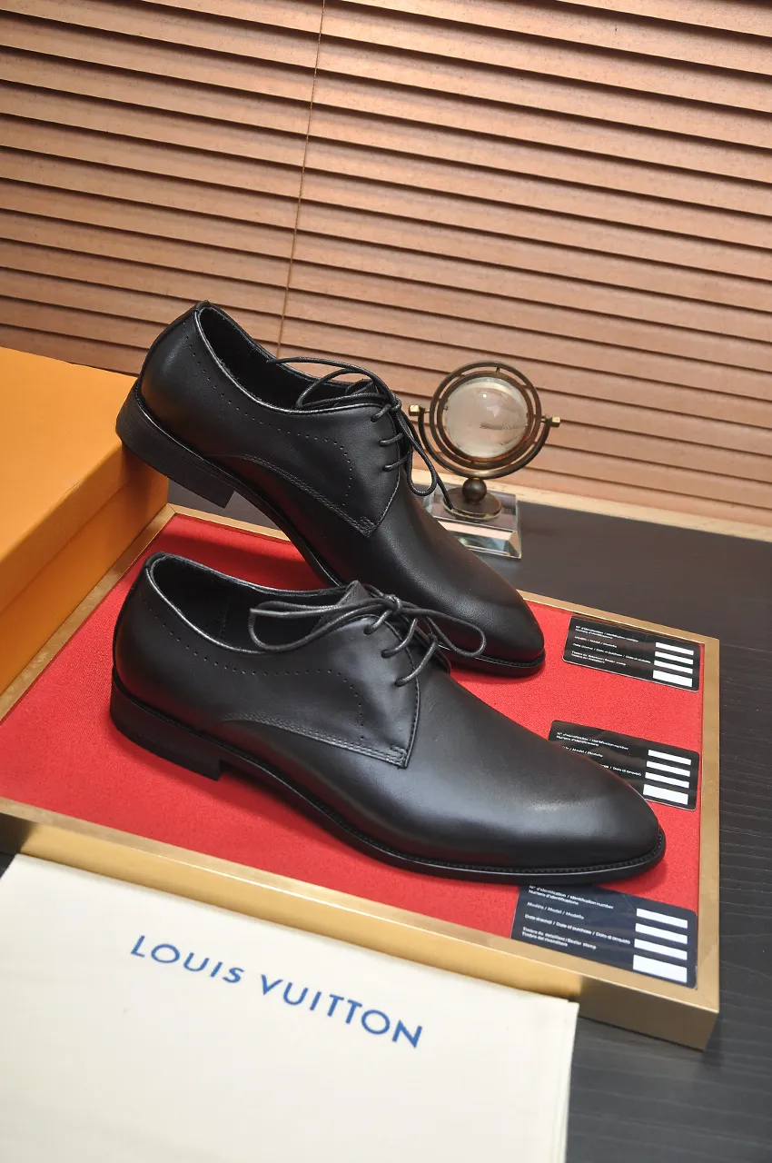 Men's men's shoes 💰540💶 [LV] (original single cowhide lining) 🍀LV's latest genuine leather business suit shoes are launched simultaneously on the official website. The first-layer cowhide imported from Italy is made of heavy gold, 💥official website 1:1 rubber outsole. Versatile to wear, high-end without losing class, and the color combination is extraordinary. This four-season style is alluring when worn on your feet, showing off your big-name flair. Standard code 38-45 (45 customized)
